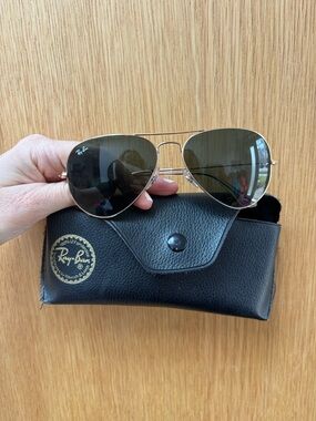 Brand new Ray-Ban women’s Aviator Sunglasses Gold Frame with case